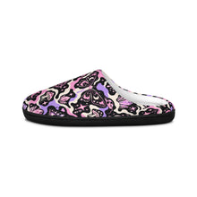 画像をギャラリービューアに読み込む, TRIPPY WITCHY MUSHROOM LIL BRUH GWOP® LAVENDER CAMO 2026 UNISEX INDOOR SLIPPERS
